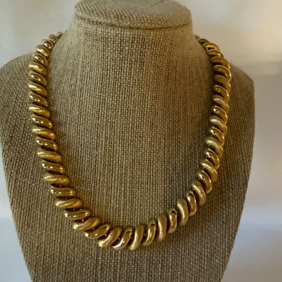 Vintage Napier Gold Tone Alternating Shiny/Matt Chunky Necklace Fashion Jewelry - Picture 7 of 7
